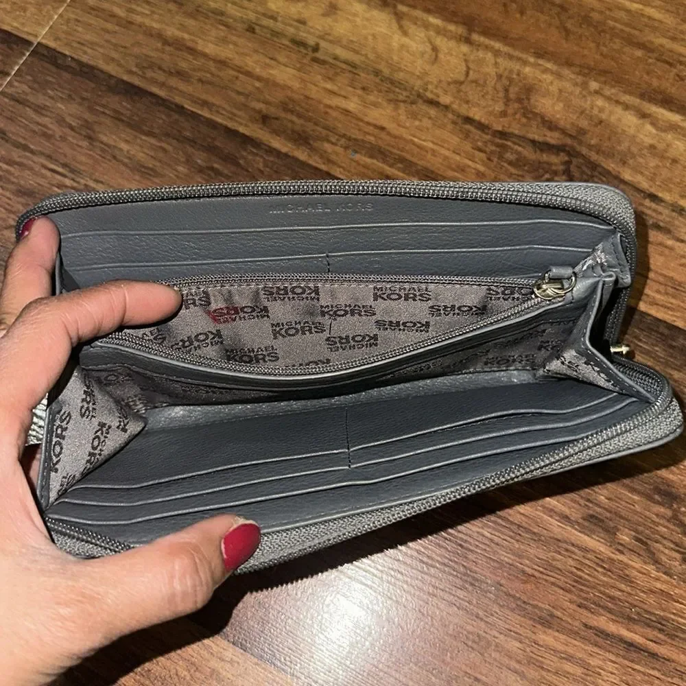 Michael Kors Wallet - Picture 6 of 8